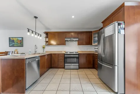 669 Fairview Avenue S Laurentian Valley ON K8A 8N4