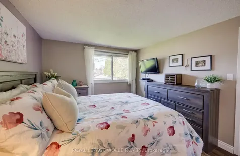 10 Meadow Woods Crescent Kitchener ON N2N 1S5