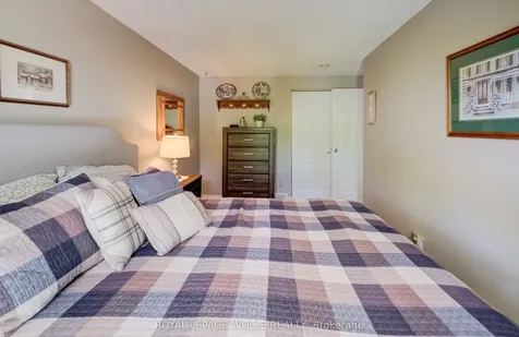 10 Meadow Woods Crescent Kitchener ON N2N 1S5