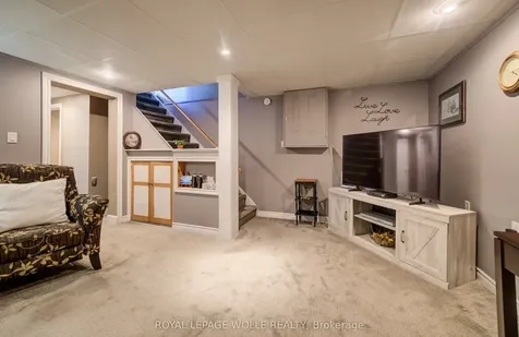 10 Meadow Woods Crescent Kitchener ON N2N 1S5