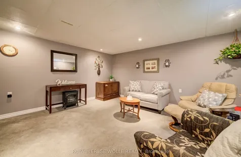 10 Meadow Woods Crescent Kitchener ON N2N 1S5