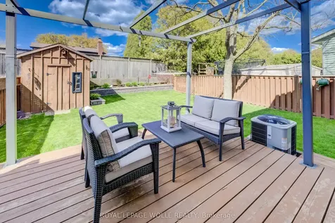 10 Meadow Woods Crescent Kitchener ON N2N 1S5