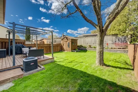 10 Meadow Woods Crescent Kitchener ON N2N 1S5