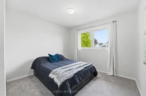40 Barra Avenue Kanata ON K2L 2S1
