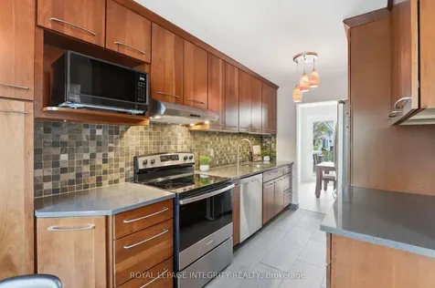 40 Barra Avenue Kanata ON K2L 2S1