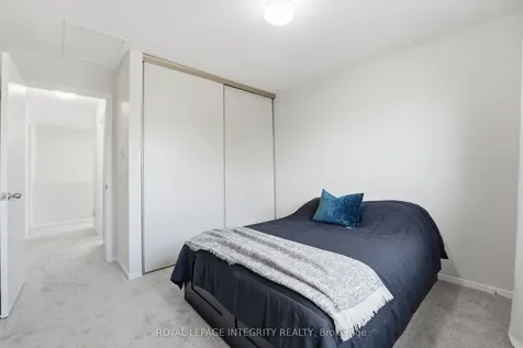 40 Barra Avenue Kanata ON K2L 2S1