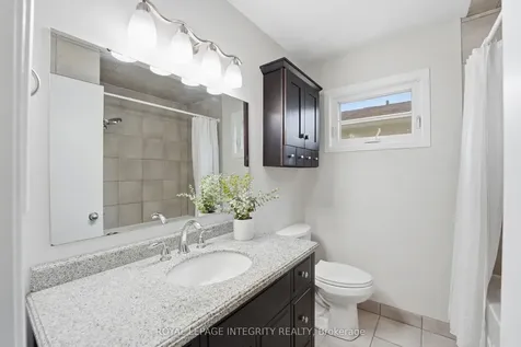 40 Barra Avenue Kanata ON K2L 2S1