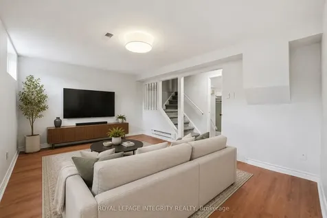 40 Barra Avenue Kanata ON K2L 2S1