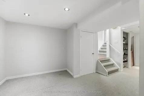 40 Barra Avenue Kanata ON K2L 2S1