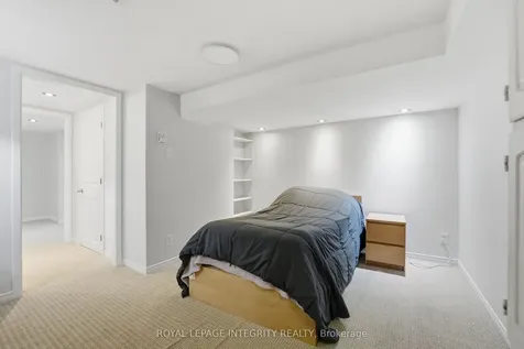 40 Barra Avenue Kanata ON K2L 2S1