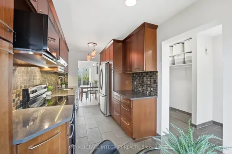 40 Barra Avenue Kanata ON K2L 2S1