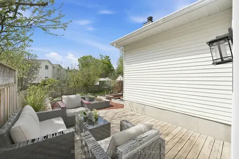 40 Barra Avenue Kanata ON K2L 2S1