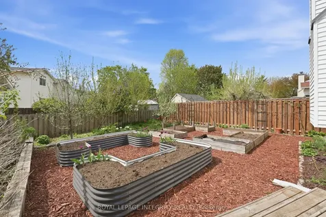 40 Barra Avenue Kanata ON K2L 2S1