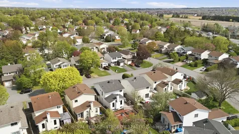 40 Barra Avenue Kanata ON K2L 2S1