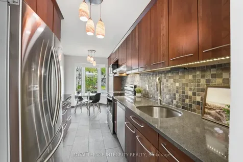 40 Barra Avenue Kanata ON K2L 2S1
