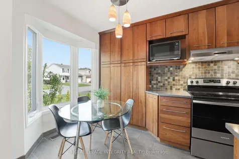 40 Barra Avenue Kanata ON K2L 2S1