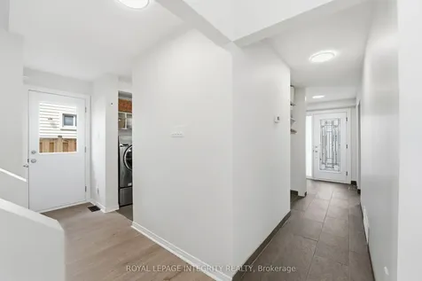 40 Barra Avenue Kanata ON K2L 2S1