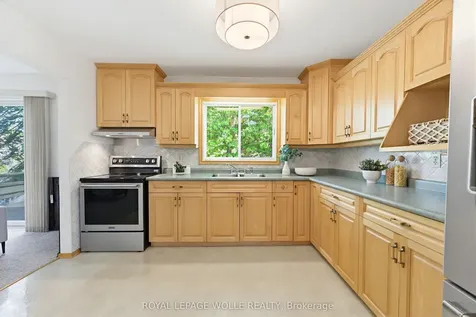 216 Mcgarry Drive Kitchener ON N2N 1H9