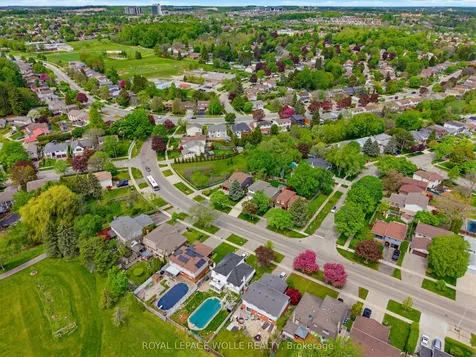 216 Mcgarry Drive Kitchener ON N2N 1H9