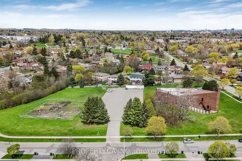 89 Ristau Crescent Kitchener ON N2E 3A9