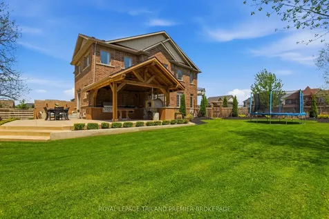 201 Dorchester Court Woodstock ON N4S 7W2