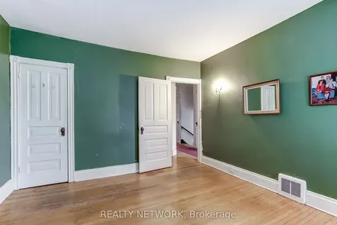 18 Fairleigh Crescent Hamilton ON L8M 2K9