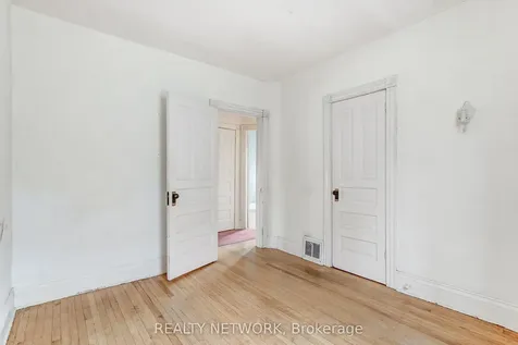18 Fairleigh Crescent Hamilton ON L8M 2K9