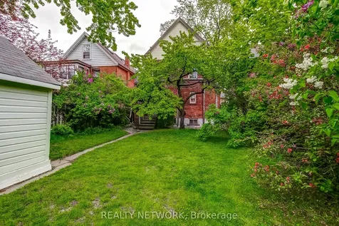 18 Fairleigh Crescent Hamilton ON L8M 2K9