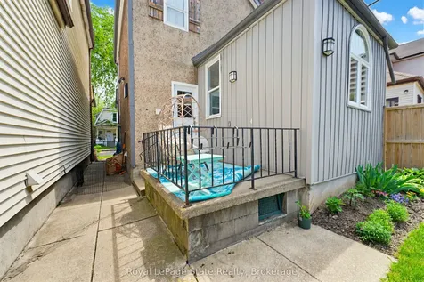 17 Minto Avenue Hamilton ON L8L 6E1