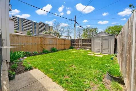 17 Minto Avenue Hamilton ON L8L 6E1