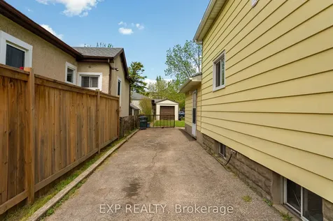 17 Moote Street St. Catharines ON L2N 1B3