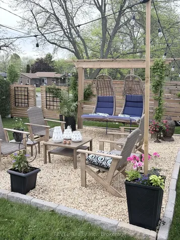 2 Cherie Road St. Catharines ON L2M 6J9