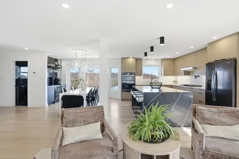 296 Ridge Road W Grimsby ON L3M 4E7