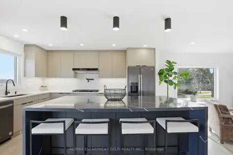 296 Ridge Road W Grimsby ON L3M 4E7