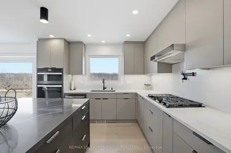 296 Ridge Road W Grimsby ON L3M 4E7