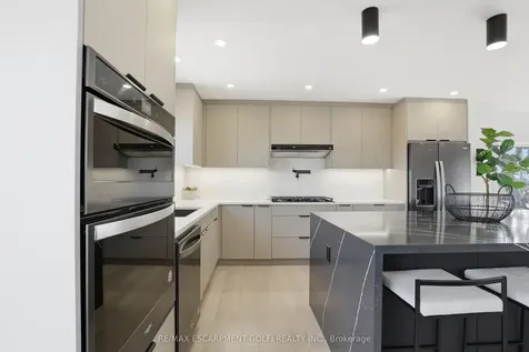 296 Ridge Road W Grimsby ON L3M 4E7