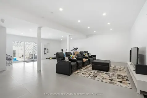 296 Ridge Road W Grimsby ON L3M 4E7