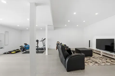 296 Ridge Road W Grimsby ON L3M 4E7