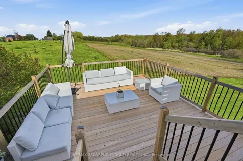 296 Ridge Road W Grimsby ON L3M 4E7