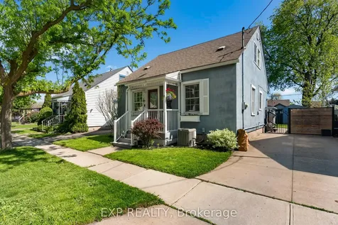 8 Coventry Street St. Catharines ON L2R 2X5