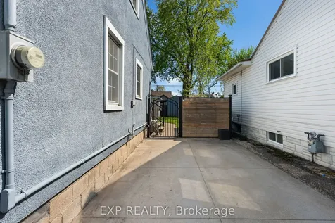 8 Coventry Street St. Catharines ON L2R 2X5