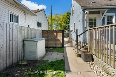 8 Coventry Street St. Catharines ON L2R 2X5