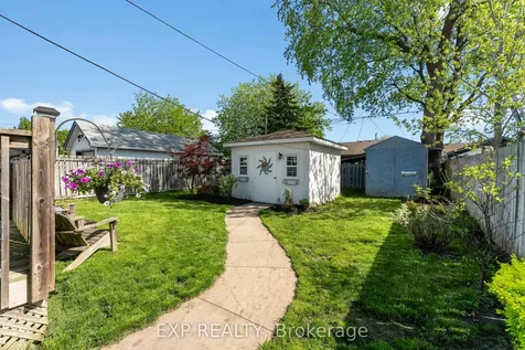 8 Coventry Street St. Catharines ON L2R 2X5