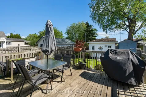 8 Coventry Street St. Catharines ON L2R 2X5