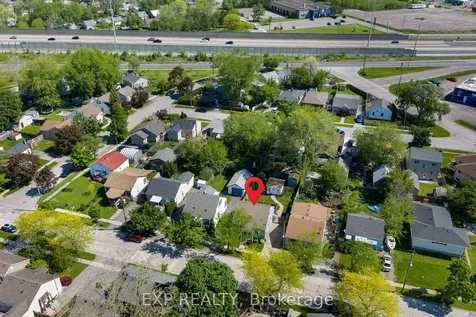8 Coventry Street St. Catharines ON L2R 2X5