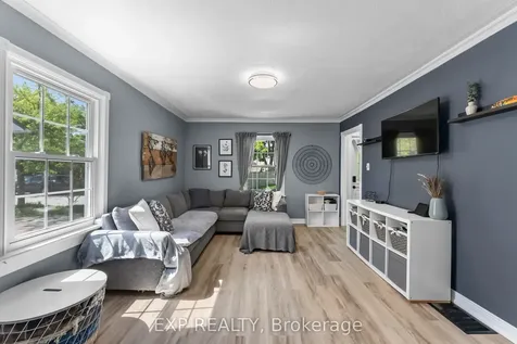8 Coventry Street St. Catharines ON L2R 2X5