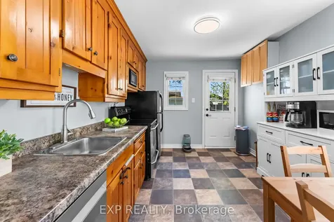 8 Coventry Street St. Catharines ON L2R 2X5