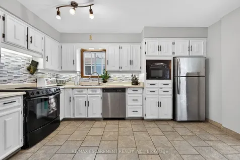 827 Pine Street Haldimand ON N1A 2M6