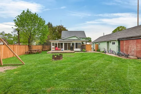 827 Pine Street Haldimand ON N1A 2M6