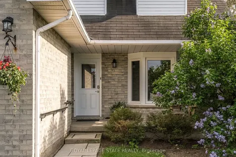 39 Lancer Court Hamilton ON L9B 2B2
